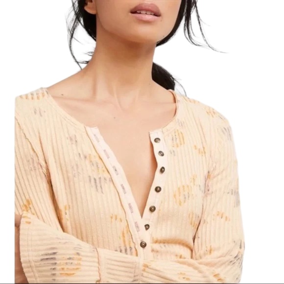 Free People Layer Me Henley Button Bell Sleeve Ribbed Peach Medium - Picture 5 of 9